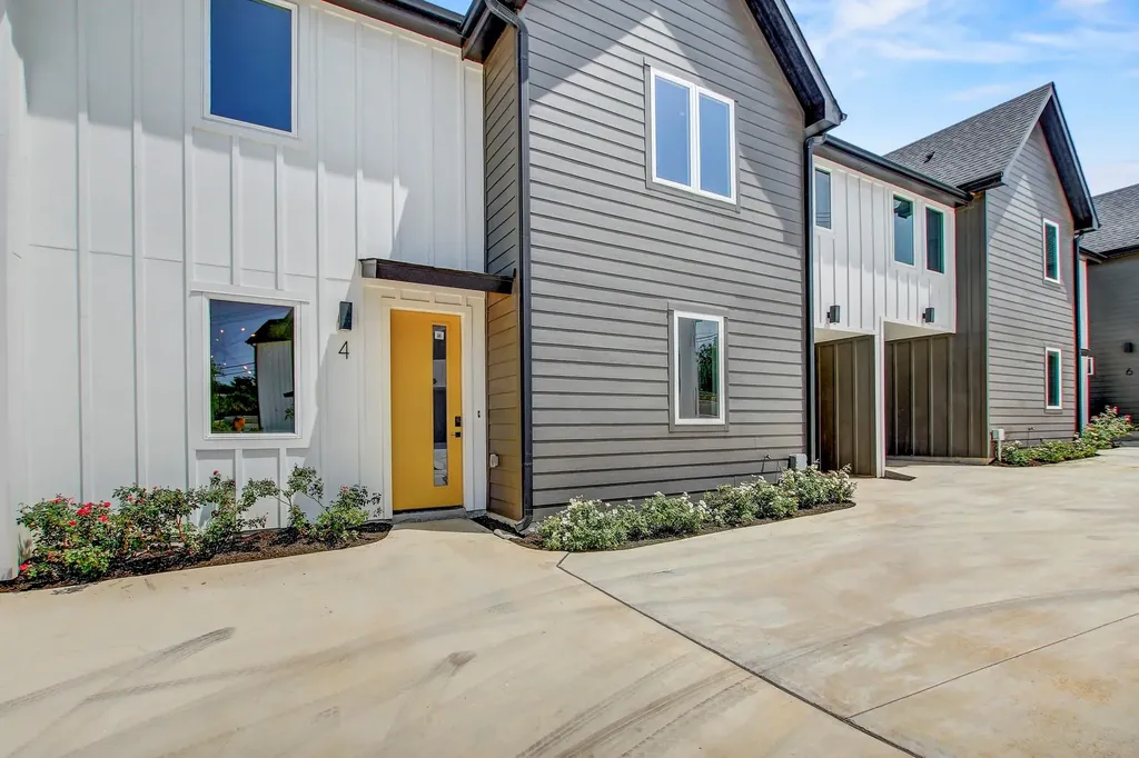4127 E 12th Street Austin TX 78721