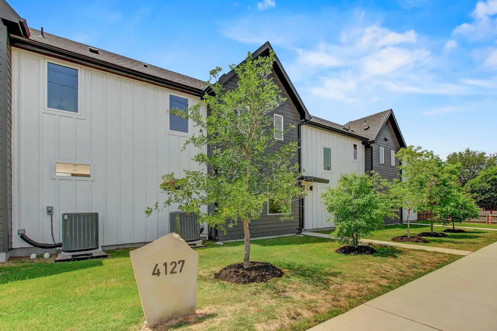 4127 E 12th Street Austin TX 78721