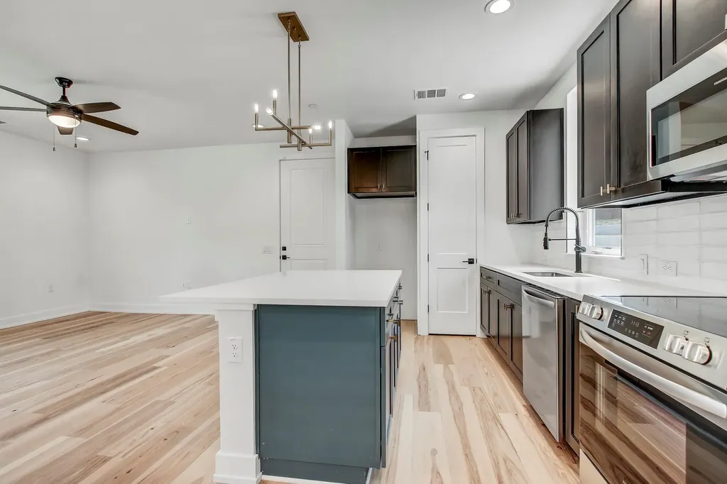4127 E 12th Street Austin TX 78721