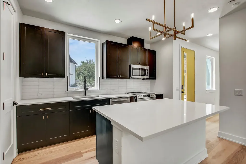 4127 E 12th Street Austin TX 78721