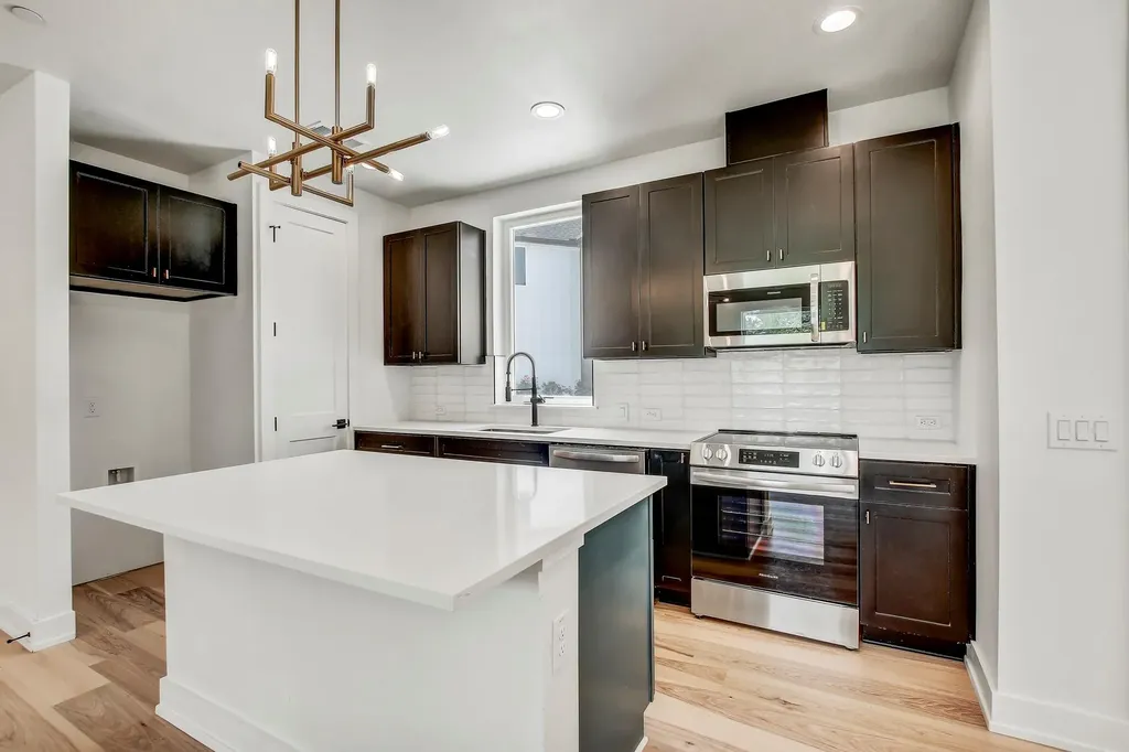 4127 E 12th Street Austin TX 78721