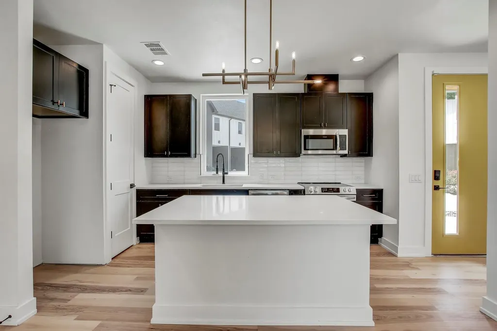 4127 E 12th Street Austin TX 78721