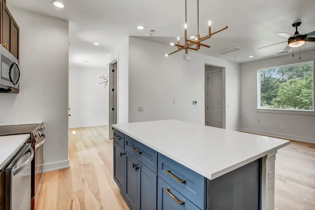 4127 E 12th Street Austin TX 78721