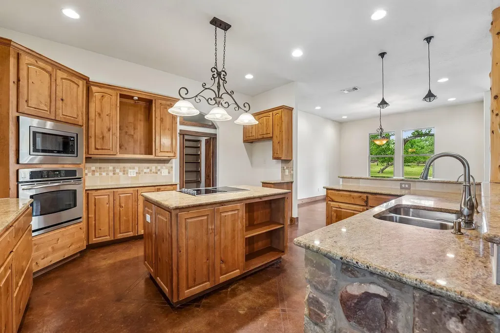 290 Miss Donna Lane Dripping Springs TX 78620