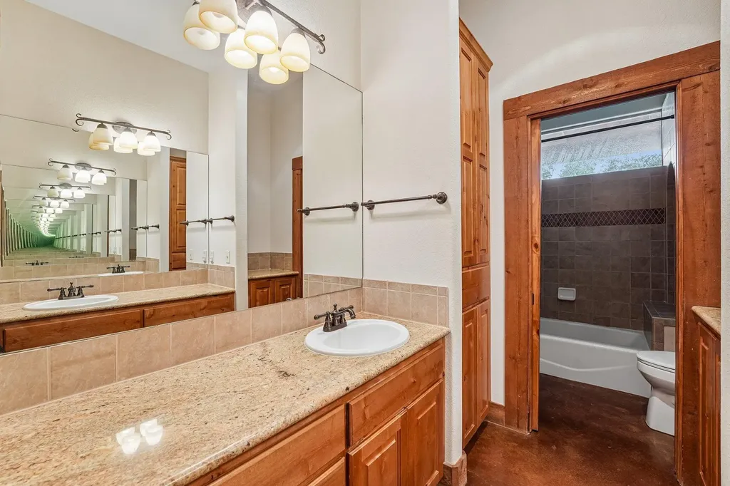 290 Miss Donna Lane Dripping Springs TX 78620