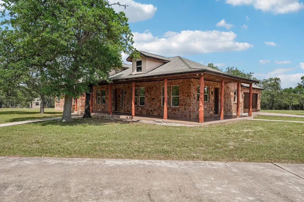 290 Miss Donna Lane Dripping Springs TX 78620