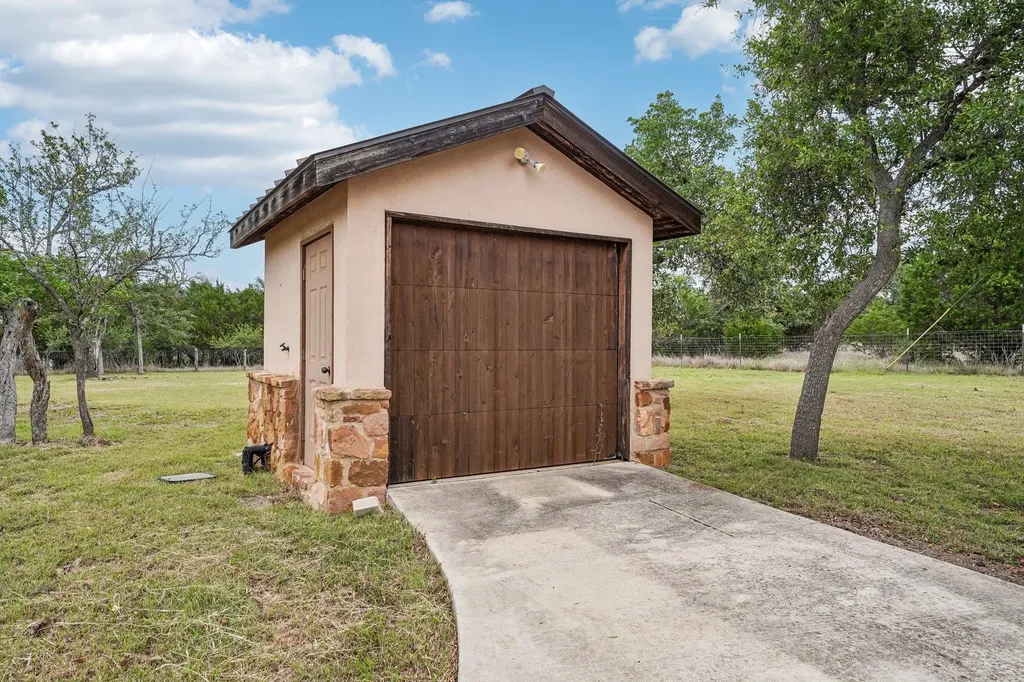 290 Miss Donna Lane Dripping Springs TX 78620