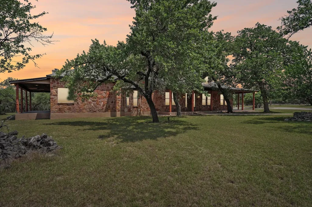 290 Miss Donna Lane Dripping Springs TX 78620