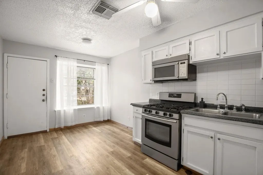 5402 Brompton Circle Austin TX 78745