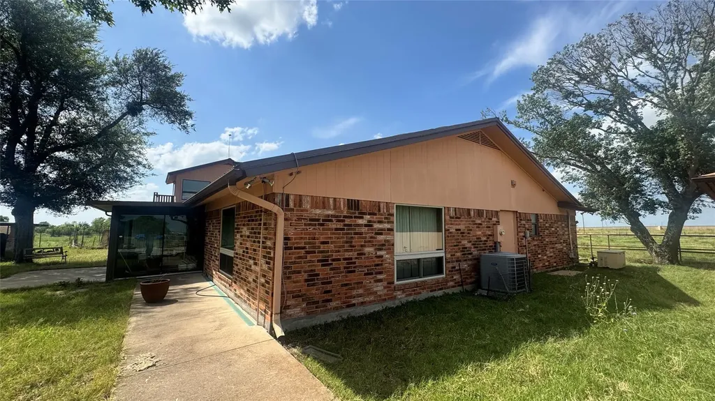 18007 Fm 1100 Elgin TX 78621