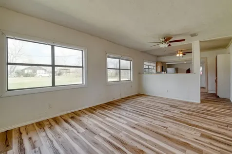 430 N Fm 487 Rockdale TX 76567