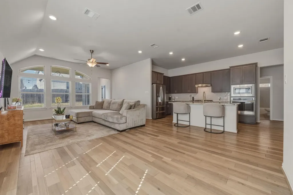 918 Leadtree Loop Buda TX 78610