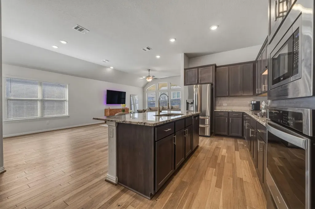 918 Leadtree Loop Buda TX 78610
