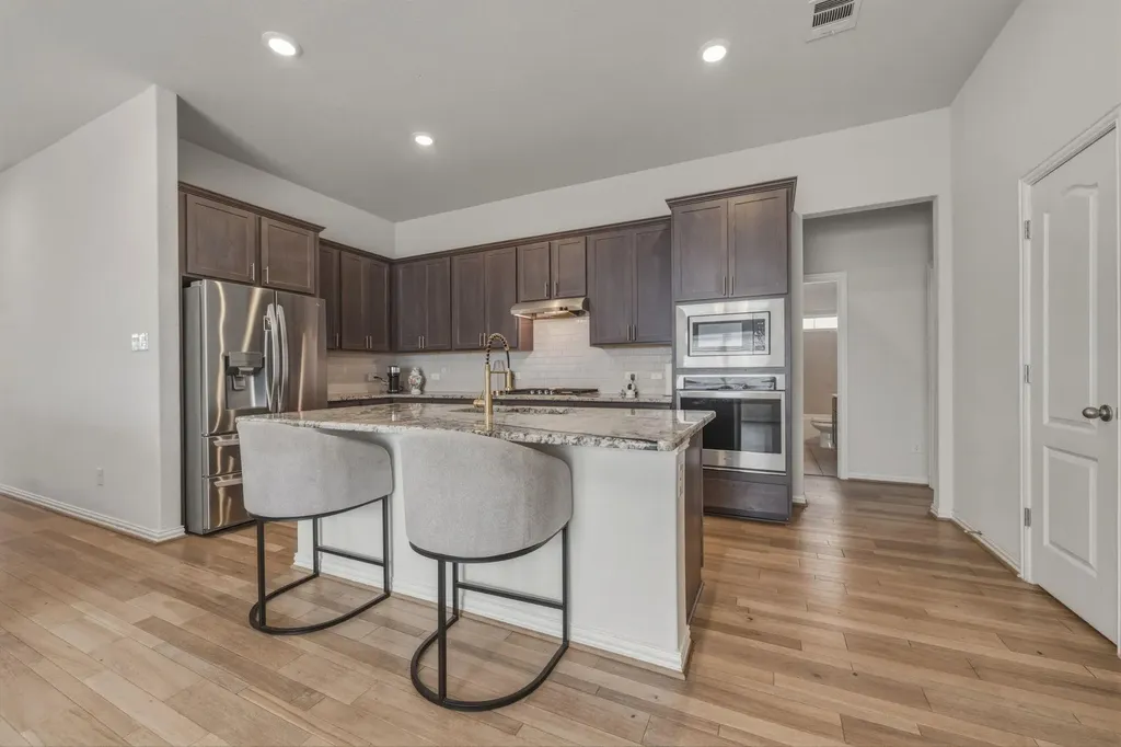 918 Leadtree Loop Buda TX 78610