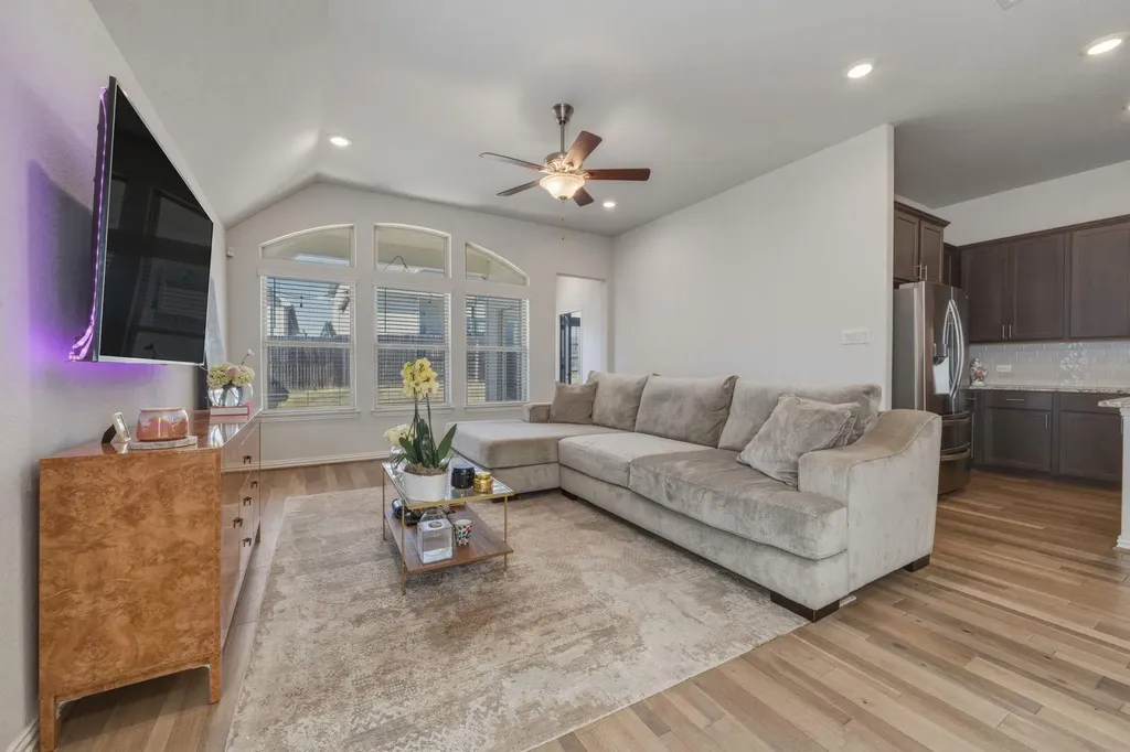 918 Leadtree Loop Buda TX 78610