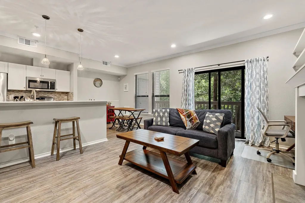 Austin TX, 3839 Dry Creek Drive, Unit 106