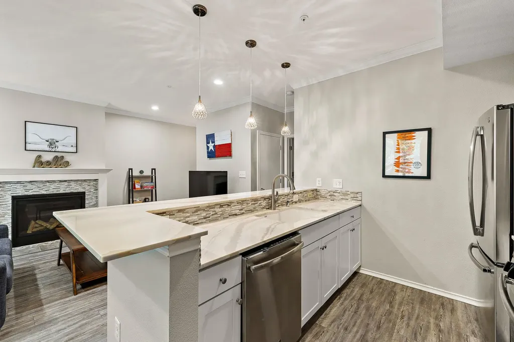 3839 Dry Creek Drive Austin TX 78731