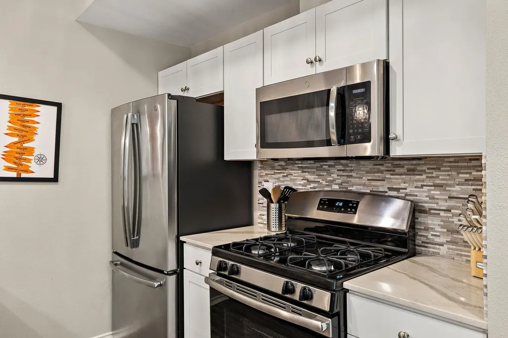 3839 Dry Creek Drive Austin TX 78731