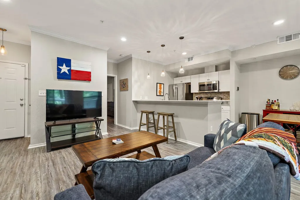 3839 Dry Creek Drive Austin TX 78731