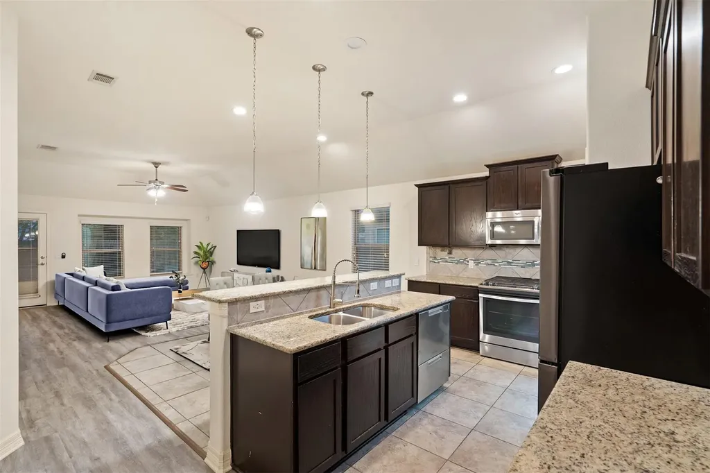 2705 Kingsland Way Austin TX 78725