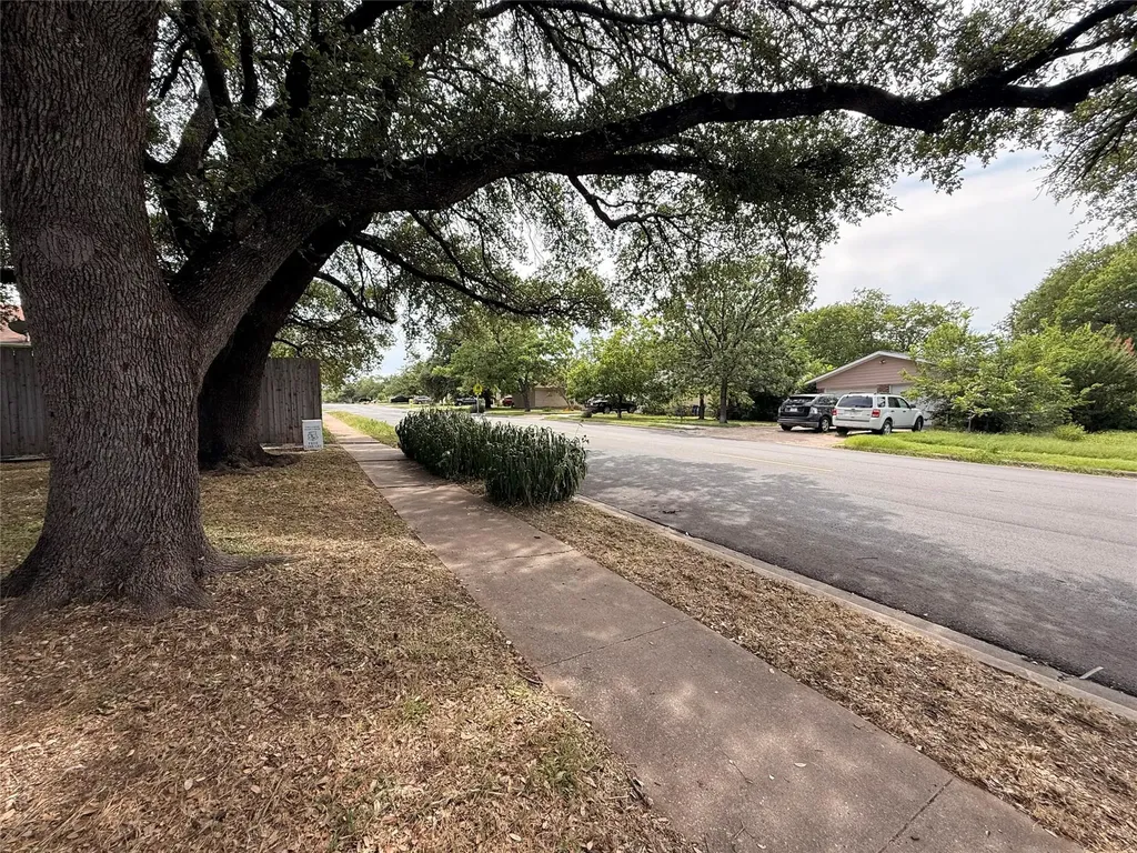 9003 Hunters Trace Austin TX 78758