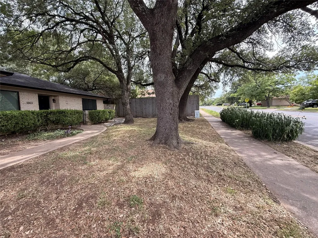 9003 Hunters Trace Austin TX 78758