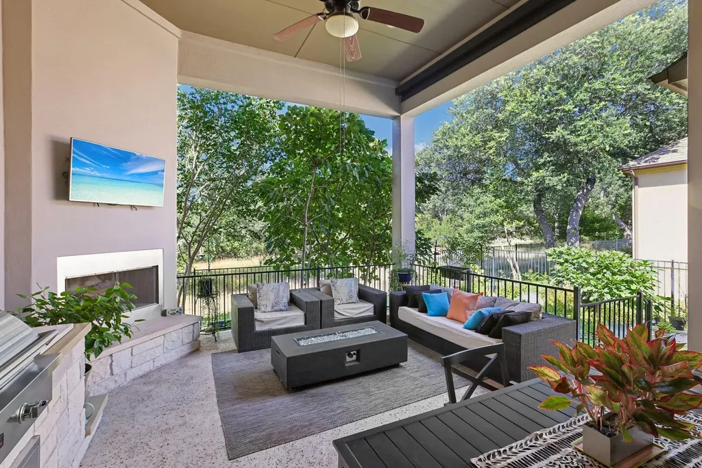 329 Mendocino Lane Austin TX 78737