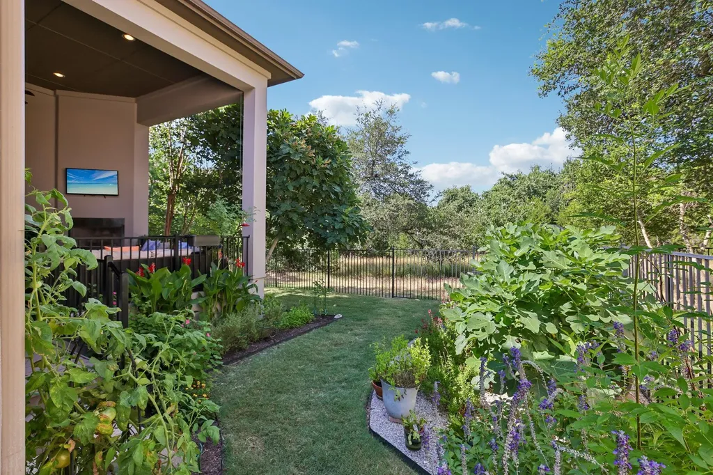 329 Mendocino Lane Austin TX 78737