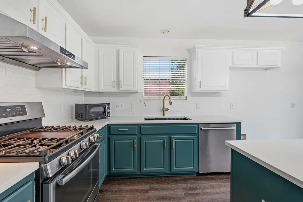 1724 Canon Yeomans Trail Austin TX 78748