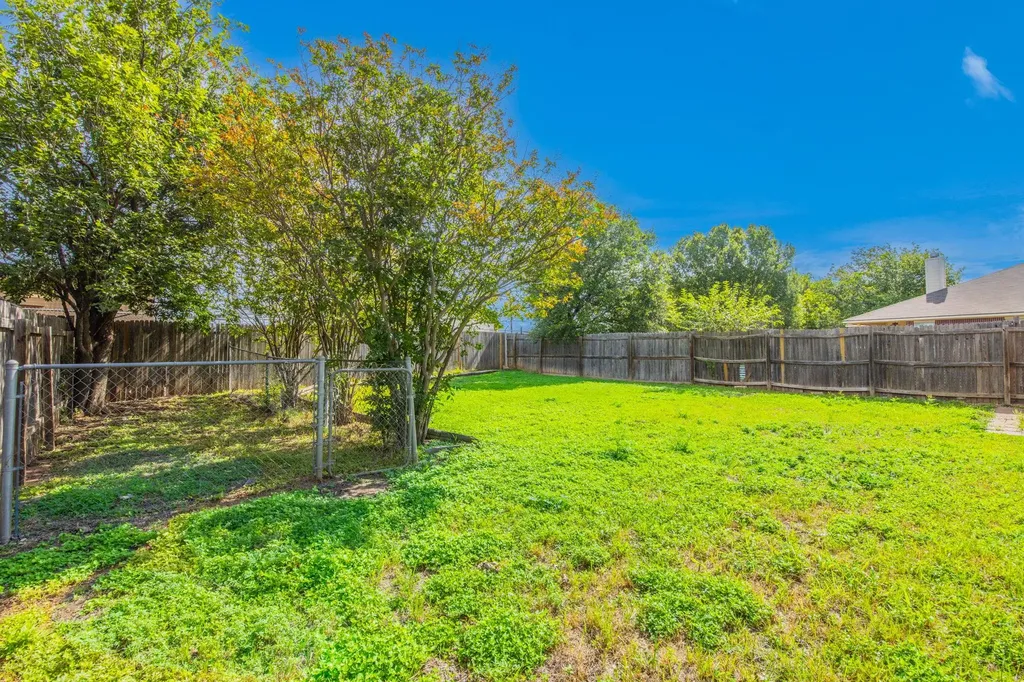 220 N Crossing Trail Round Rock TX 78665