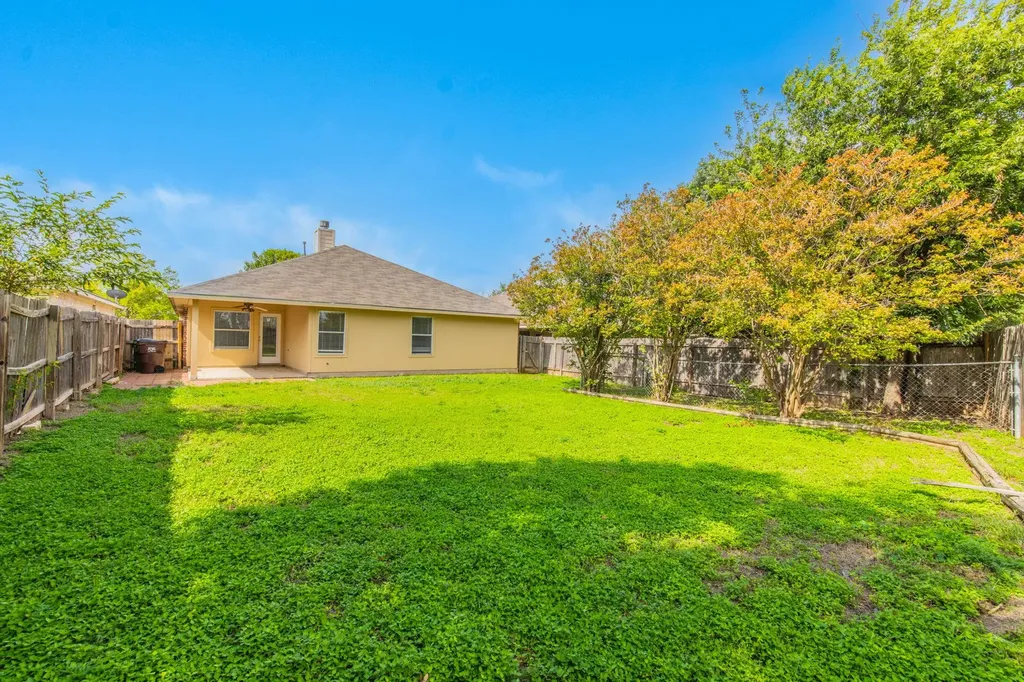 220 N Crossing Trail Round Rock TX 78665