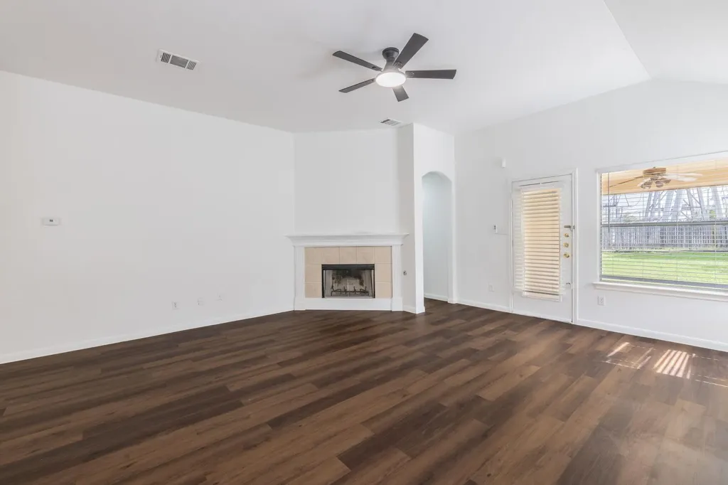 220 N Crossing Trail Round Rock TX 78665