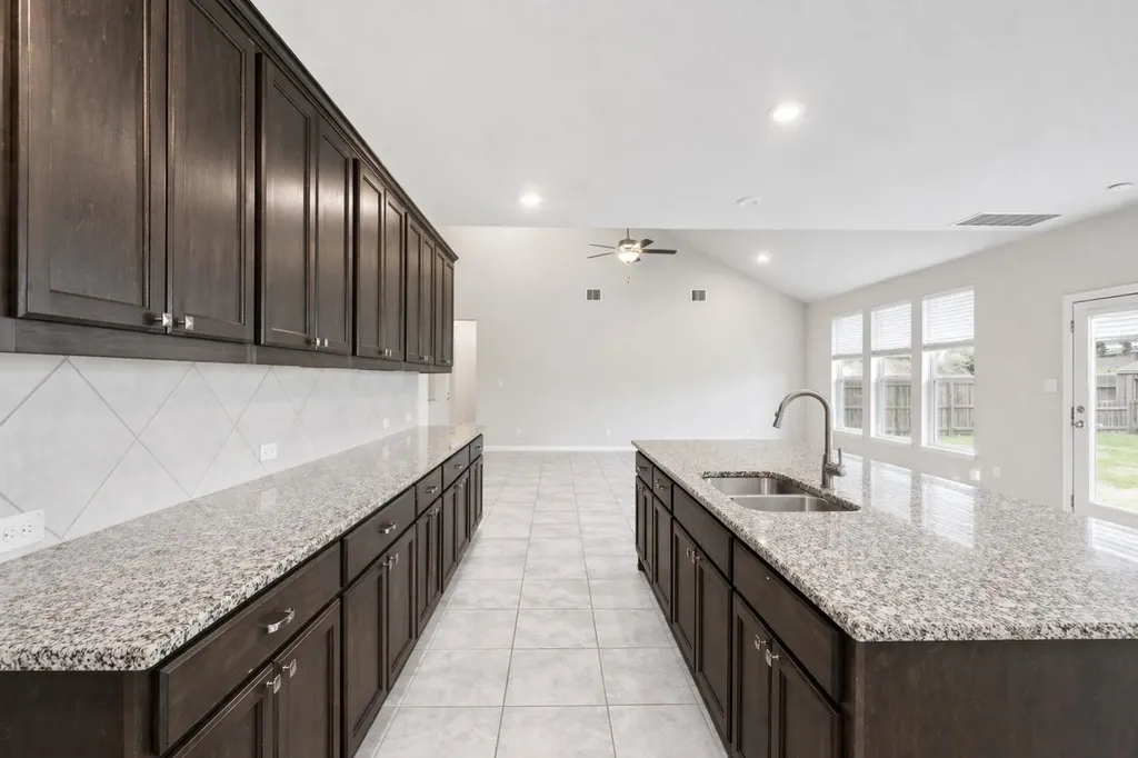 305 Painted Creek Way Kyle TX 78640