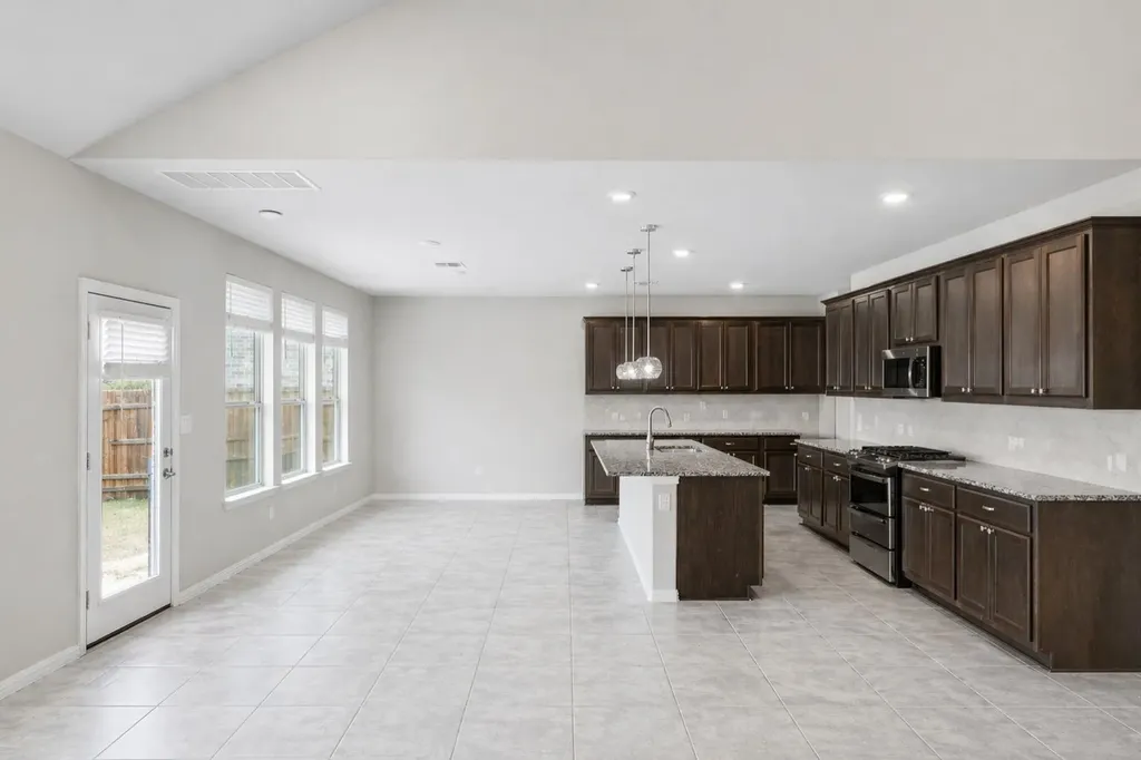 305 Painted Creek Way Kyle TX 78640