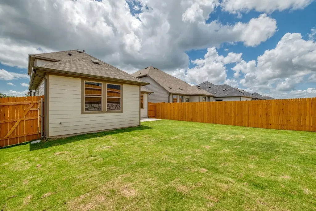 180 Hornet Street Elgin TX 78621