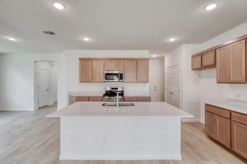 180 Hornet Street Elgin TX 78621