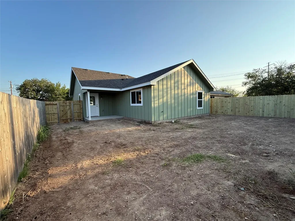 1710 E Avenue J Avenue Lampasas TX 76550