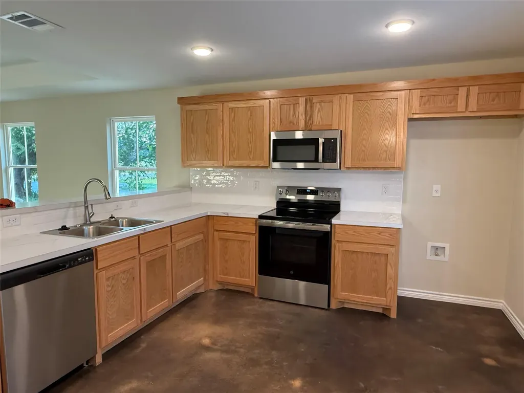 1710 E Avenue J Avenue Lampasas TX 76550