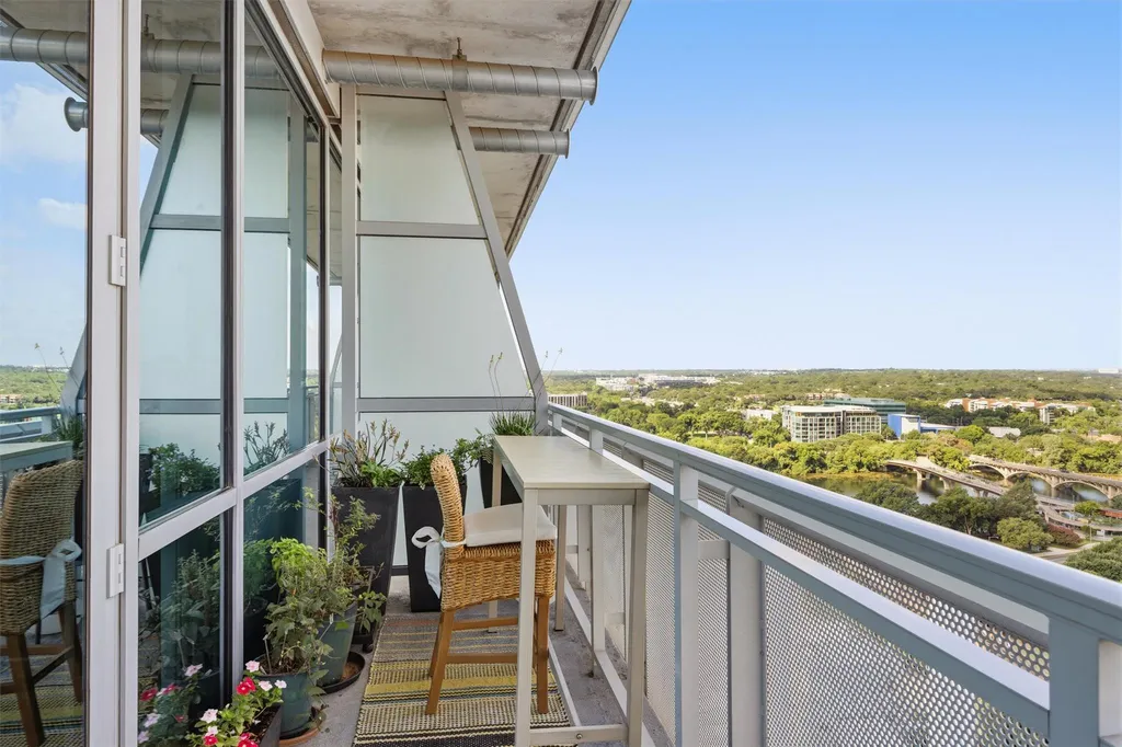 222 West Avenue Austin TX 78701