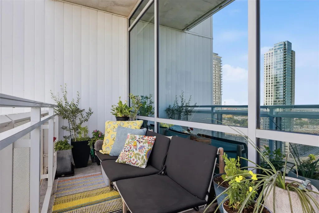 222 West Avenue Austin TX 78701