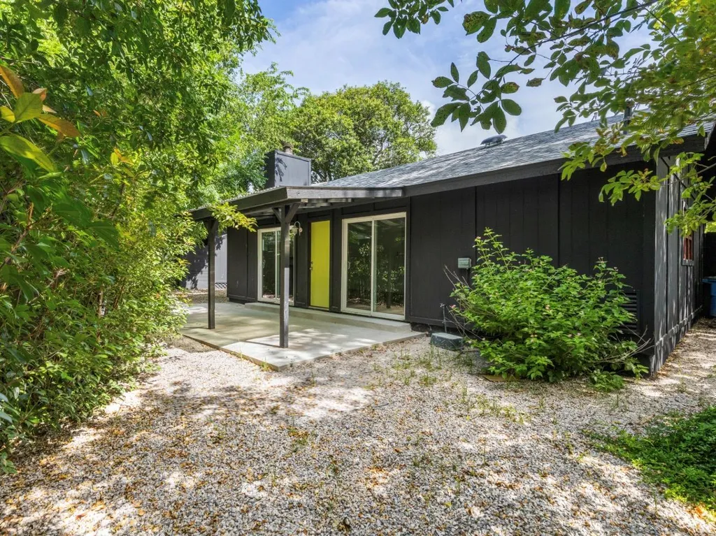 6702 Rockridge Court Austin TX 78744