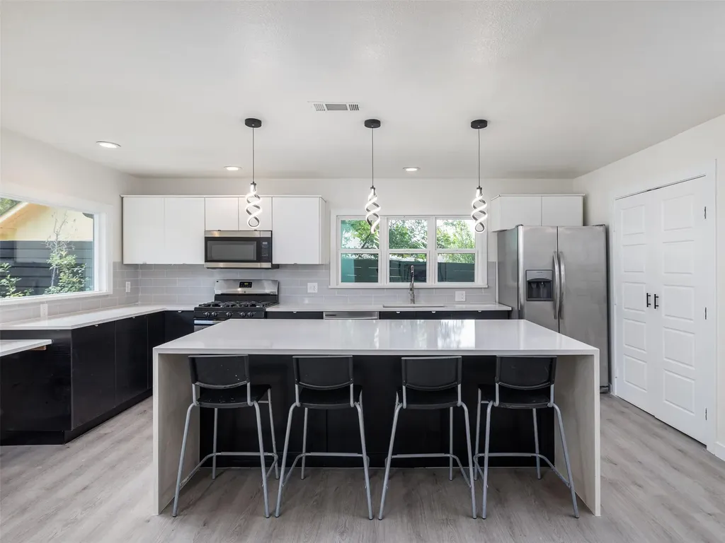 6702 Rockridge Court Austin TX 78744