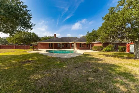 803 S Converse Street Flatonia TX 78941