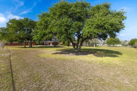 803 S Converse Street Flatonia TX 78941
