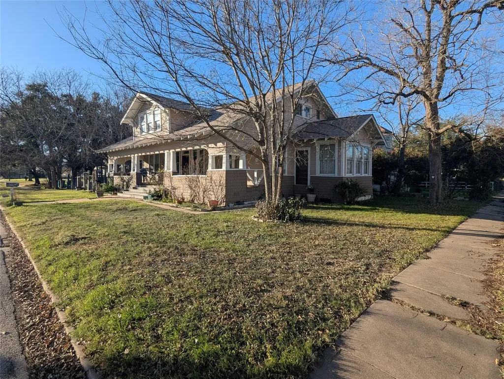 502 W 10th Street Taylor TX 76574