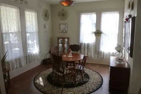 502 W 10th Street Taylor TX 76574