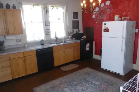 502 W 10th Street Taylor TX 76574