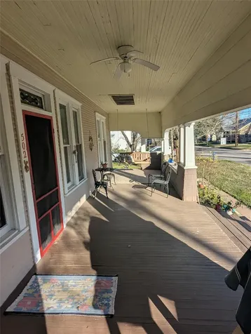 502 W 10th Street Taylor TX 76574