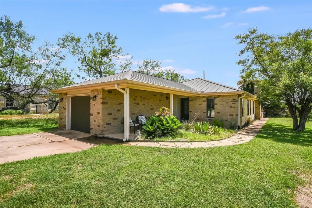 603 Sun Ray Horseshoe Bay TX 78657