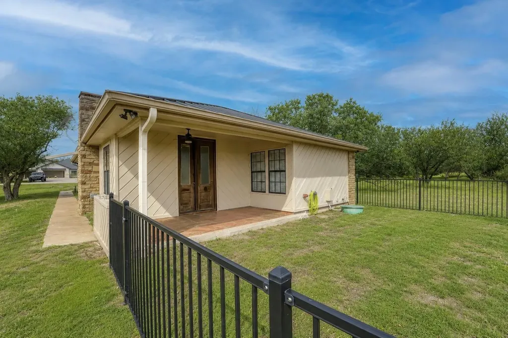 603 Sun Ray Horseshoe Bay TX 78657